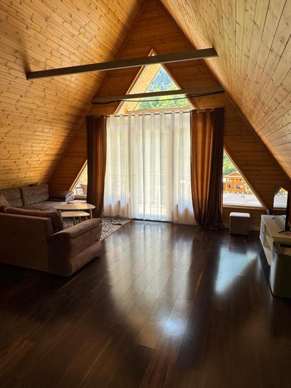 Ένα ή περισσότερα κρεβάτια σε δωμάτιο στο Ronis Place