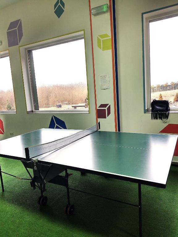 Stolný tenis v ubytovaní Mazurska Chata jezioro i aquapark 6 min, centrum i promenada 12 min alebo v jeho okolí