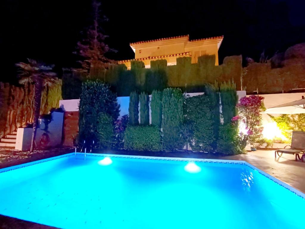 Bazén v ubytování Chalet AIRAM nebo v jeho okolí