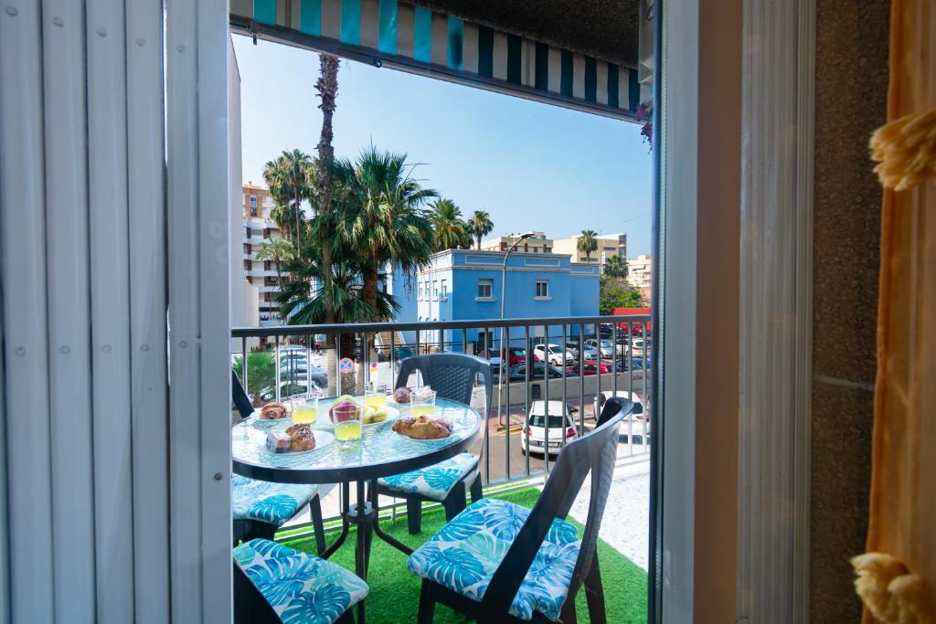 a table and chairs on a balcony with a view at Segunda Linea de Playa, céntrico y equipado - by Aloha Palma in Águilas
