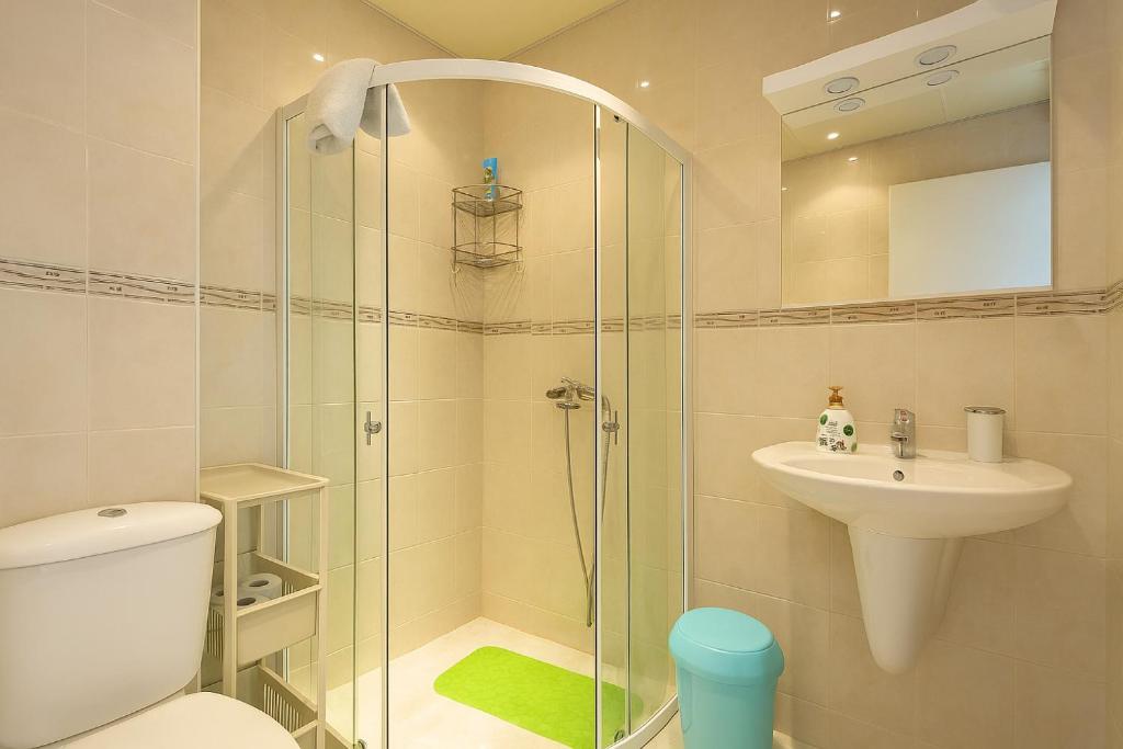 Koupelna v ubytování Home Comfort 3 Rooms Apartment Butterfly