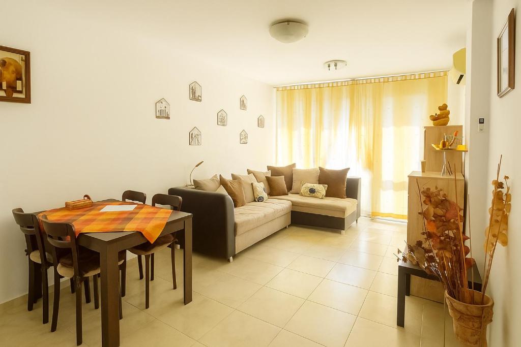 Posezení v ubytování Home Comfort 3 Rooms Apartment Butterfly