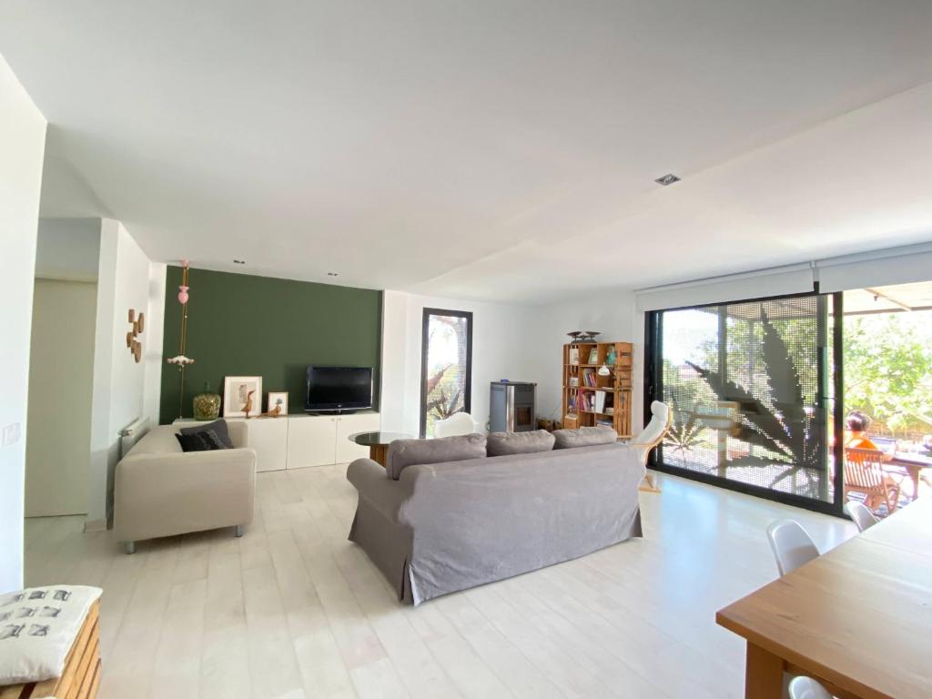Posezení v ubytování Menta House preciosa eco-casa con gran jardin y barbacoa