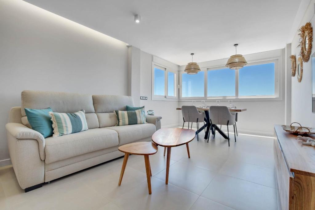 Moderno, con vistas y garaje a 100 metros de la playa