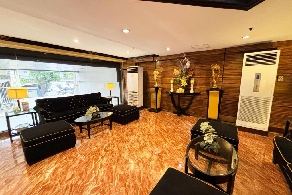 Posezení v ubytování Lourdes Suites Makati powered by Cocotel