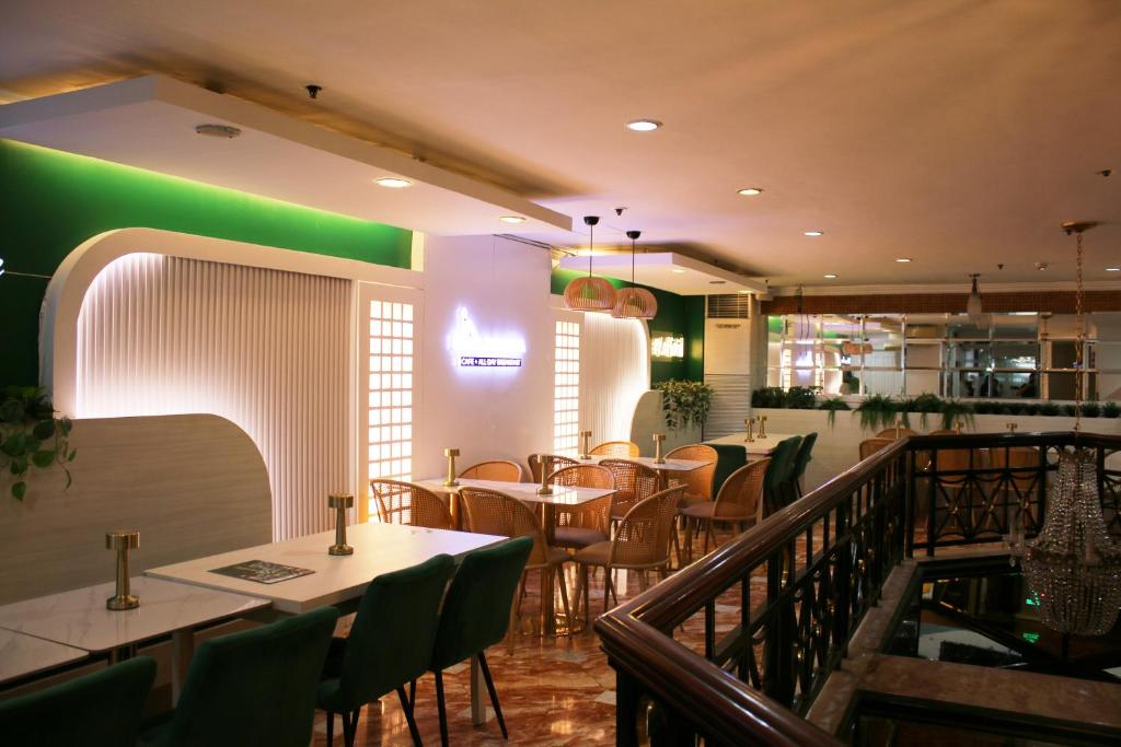 Posezení v ubytování Lourdes Suites Makati powered by Cocotel