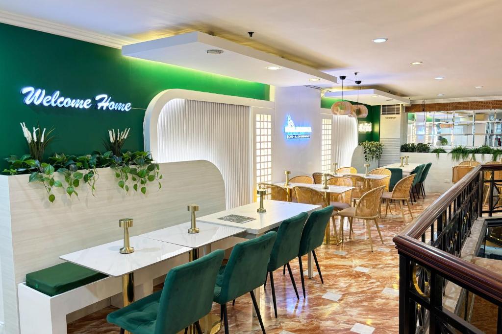 Restaurace v ubytování Lourdes Suites Makati powered by Cocotel