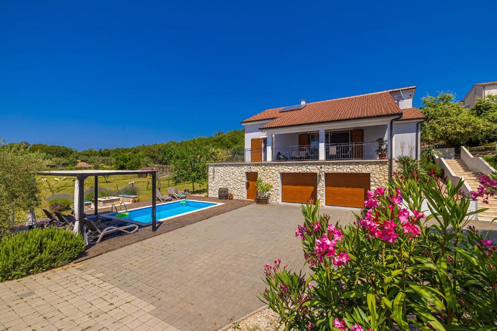 Πισίνα στο ή κοντά στο Villa Franolic