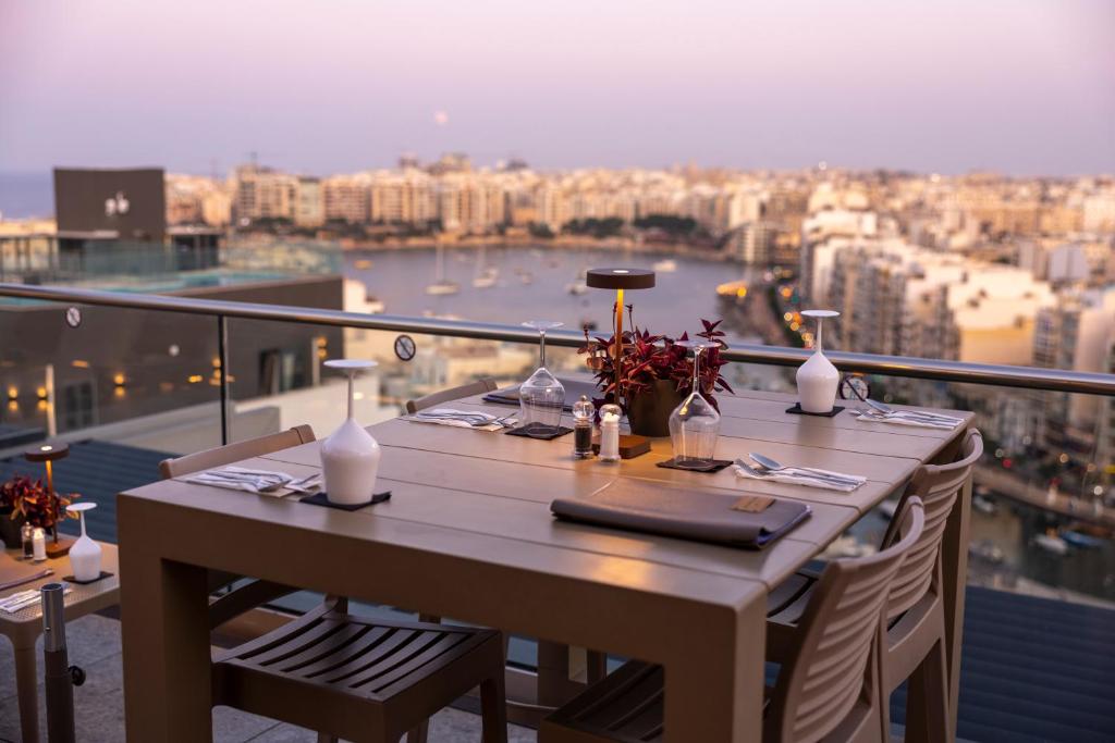 Balkón nebo terasa v ubytování Mercure St. Julian's Malta