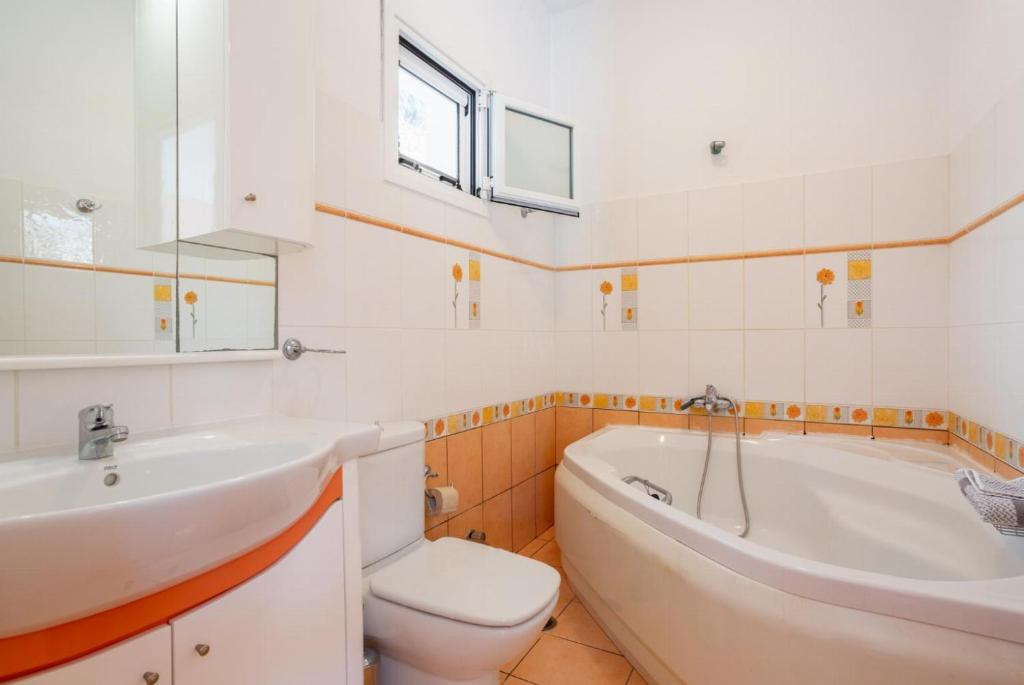 Łazienka w obiekcie Villa Petros