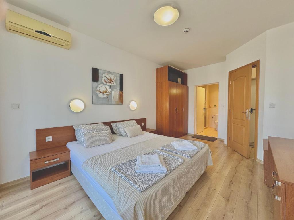 Postel nebo postele na pokoji v ubytování Two bedroom apartment in Trakia Sunny Beach