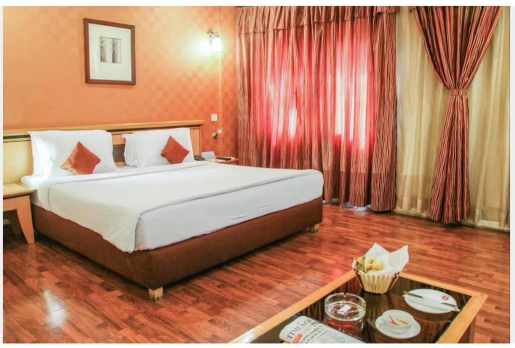 Postel nebo postele na pokoji v ubytování Indismart Hotel