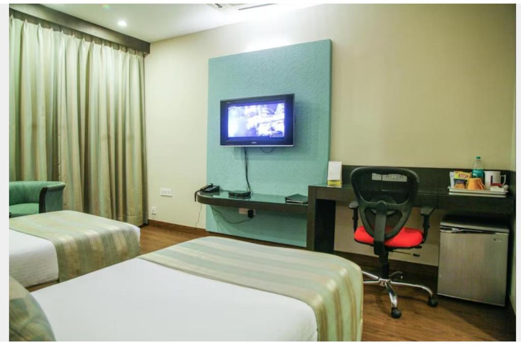 TV a/nebo společenská místnost v ubytování Indismart Hotel