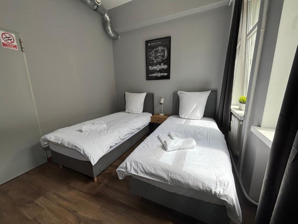 Postel nebo postele na pokoji v ubytování Hala Hostel - Pokoje na wyłączność tuż przy Dworcu Gdynia