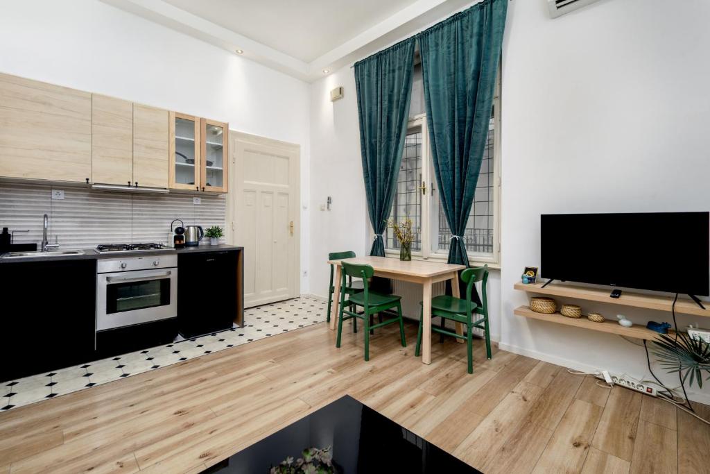 Kuchyňa alebo kuchynka v ubytovaní Kazincy Suites -Szimpla Kert 1BR