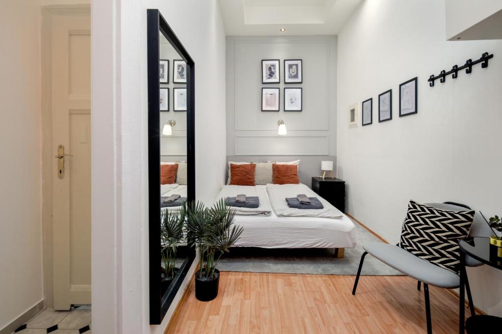 Posteľ alebo postele v izbe v ubytovaní Kazincy Suites -Szimpla Kert 1BR