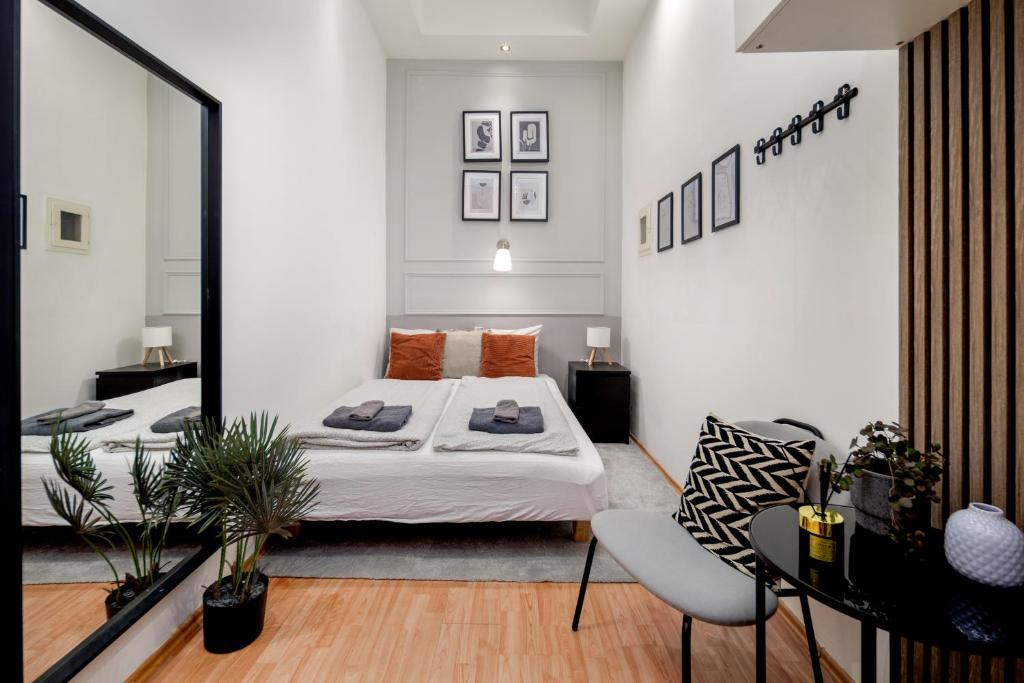 Posteľ alebo postele v izbe v ubytovaní Kazincy Suites -Szimpla Kert 1BR