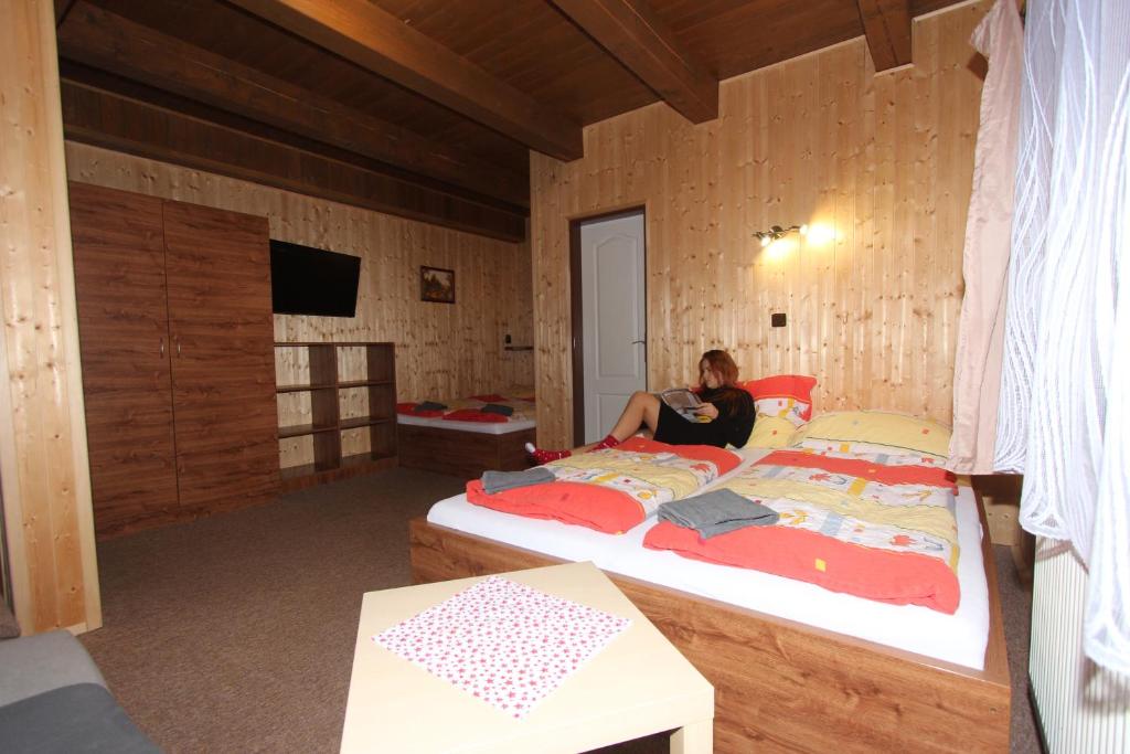 Postel nebo postele na pokoji v ubytování Resort a skiareál Brněnka
