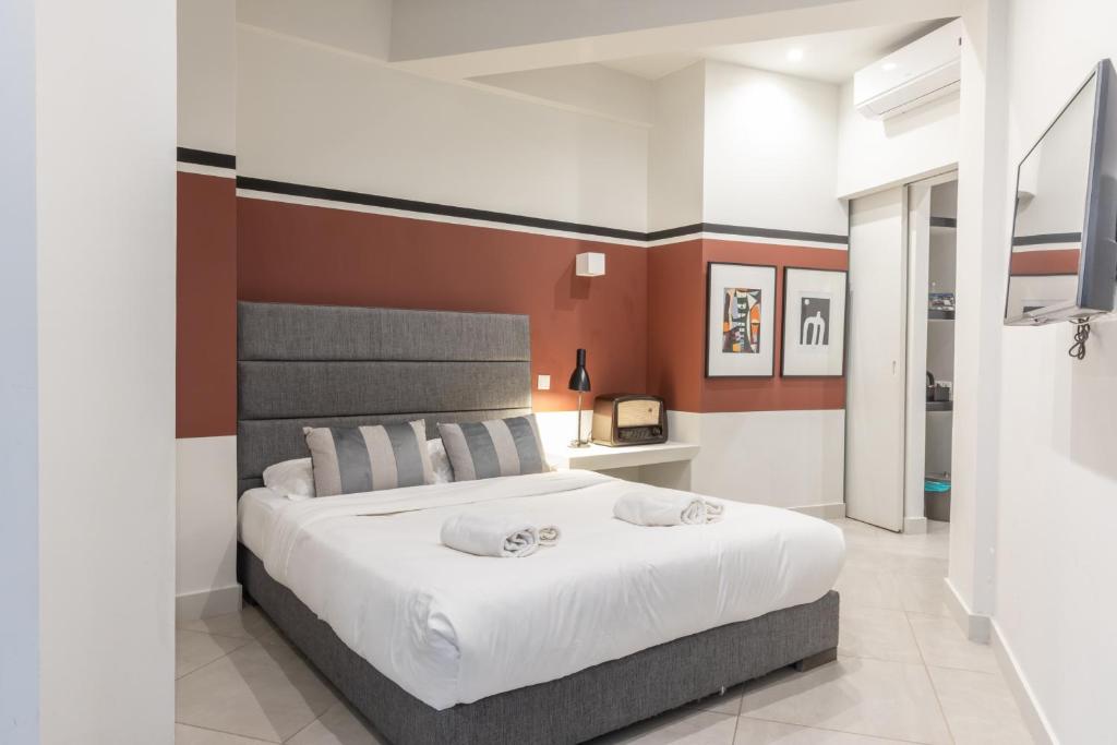Fantastic Central Athens Suite with shared Rooftop Deck