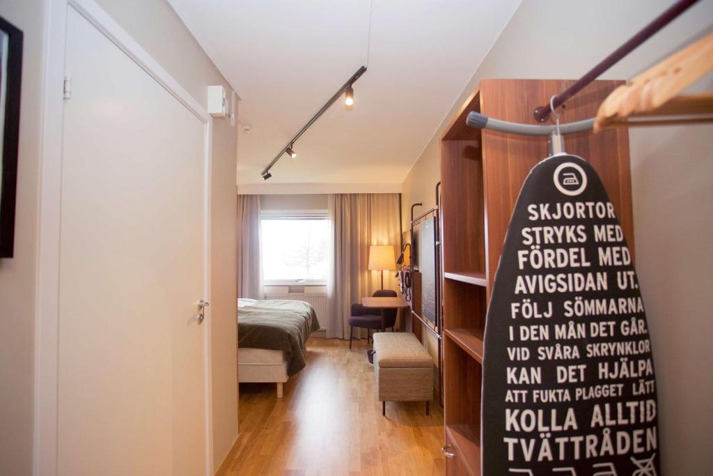 Postel nebo postele na pokoji v ubytování Scandic Klarälven