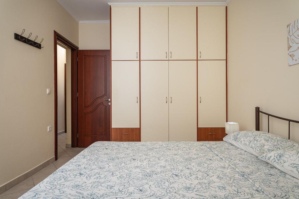 Łóżko lub łóżka w pokoju w obiekcie Nostos - Psili Ammos Apartments