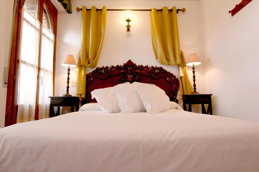 Postel nebo postele na pokoji v ubytování Hotel Merindad de Olite