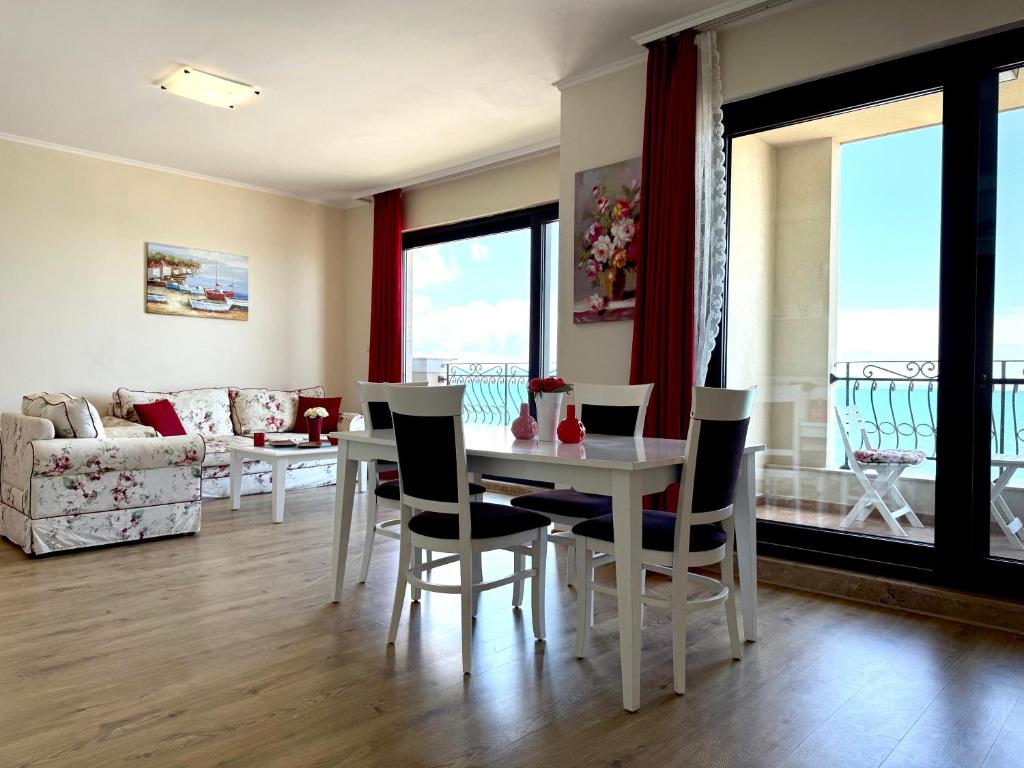 Et opholdsområde på Cosher - Gardenia Palace Apt 10 Free Parking