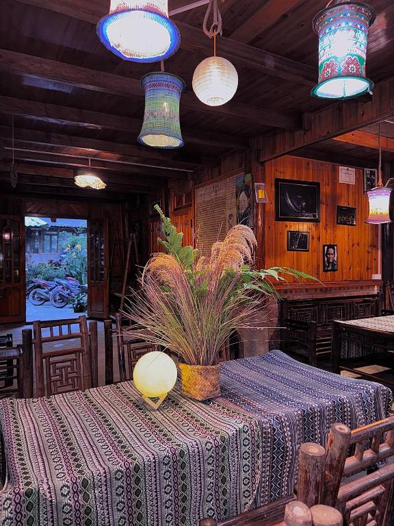Giường trong phòng chung tại Surelee Homestay