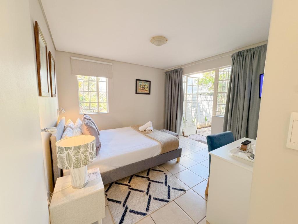 Rúm í herbergi á Amoris Guesthouse Randburg II - Darrenwood