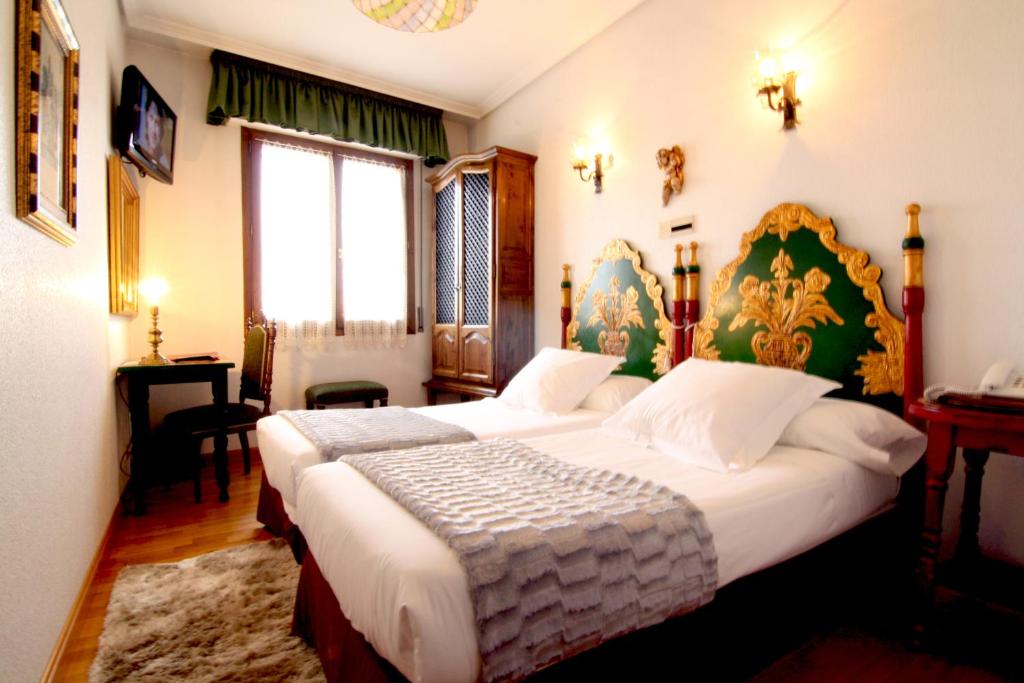 Postel nebo postele na pokoji v ubytování Hotel Merindad de Olite