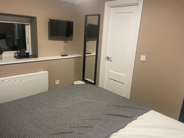 The Merry Cobbler - Resim 18