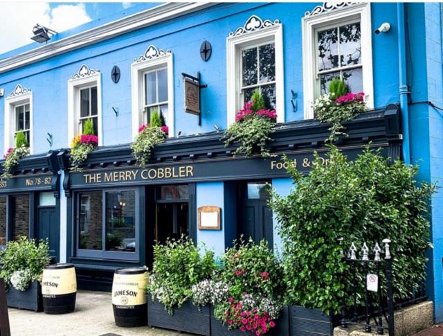 The Merry Cobbler - Resim 19