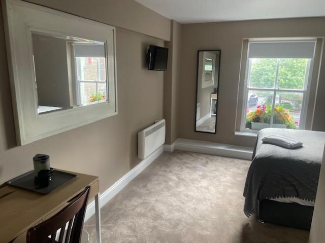 The Merry Cobbler - Resim 5