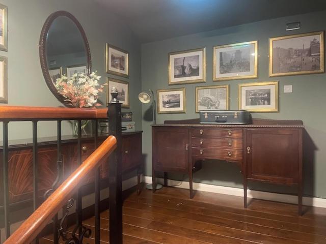 The Merry Cobbler - Resim 23