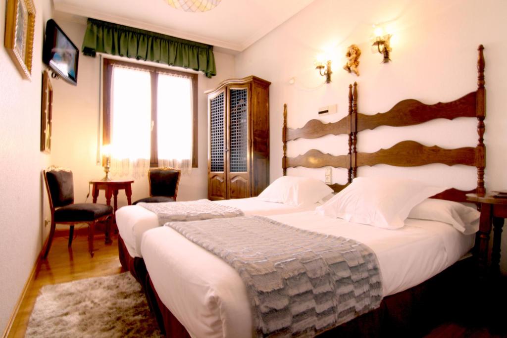 Postel nebo postele na pokoji v ubytování Hotel Merindad de Olite