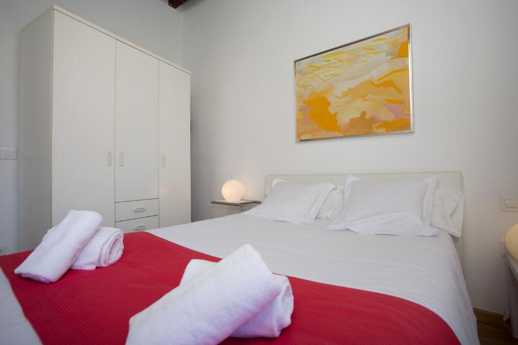 SingularStays Plaza del Mercado, Valencia – Updated 2023 Prices