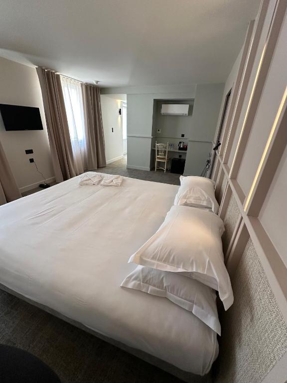 Hôtel Le Médiéval Palais des Papes - Resim 29