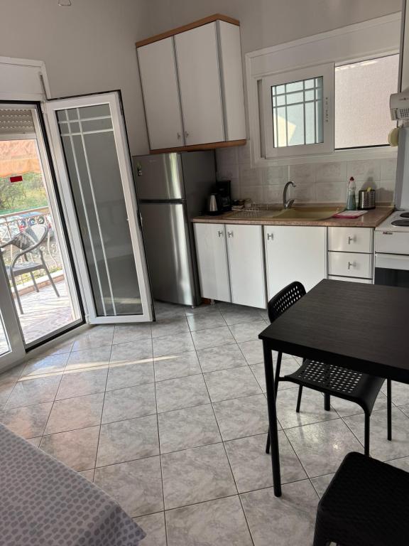 Kuchyň nebo kuchyňský kout v ubytování Villa Eleni