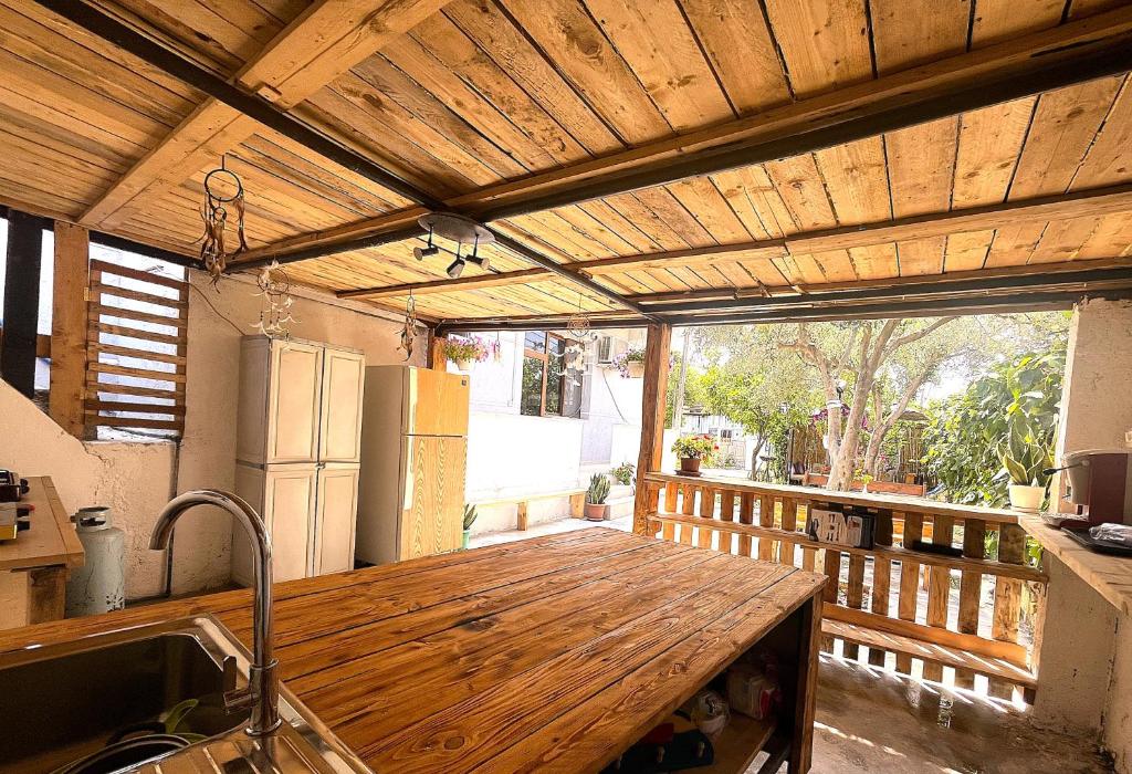 Balkón nebo terasa v ubytování Old Beach Vlora Hostel