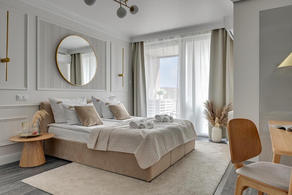 Posteľ alebo postele v izbe v ubytovaní SCALA City Center by Downtown Apartments