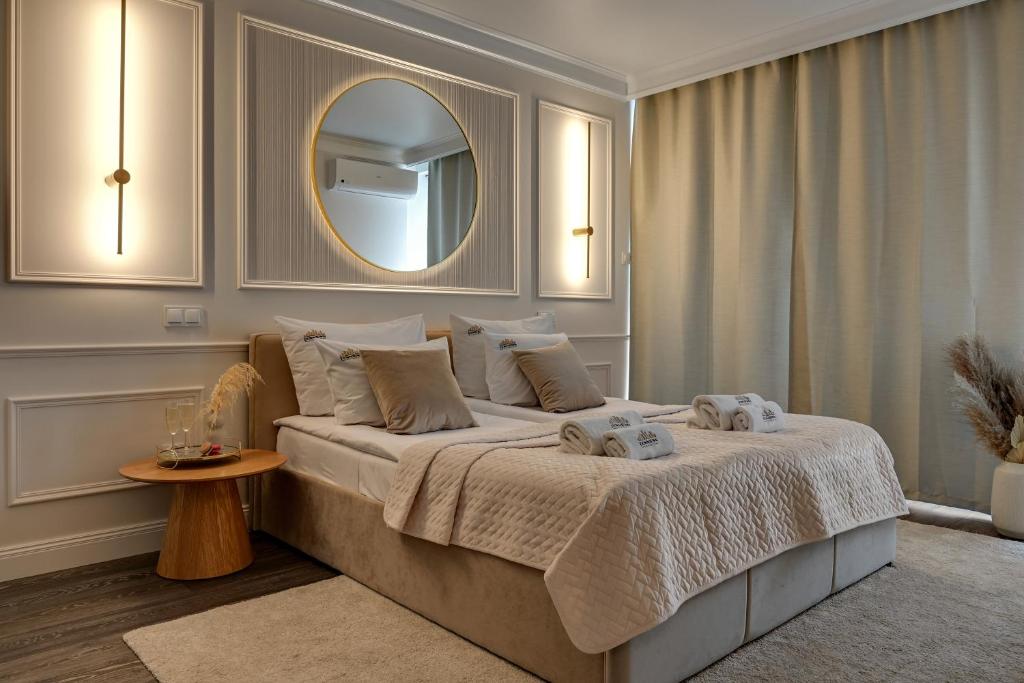 Posteľ alebo postele v izbe v ubytovaní SCALA City Center by Downtown Apartments