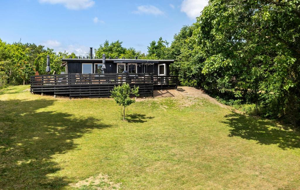 Κήπος έξω από το Beautiful Home In Ebeltoft With Sauna