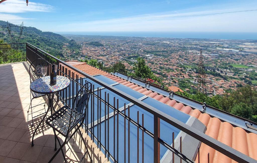 Balkoni atau teres di Awesome Home In Bargana With Wifi