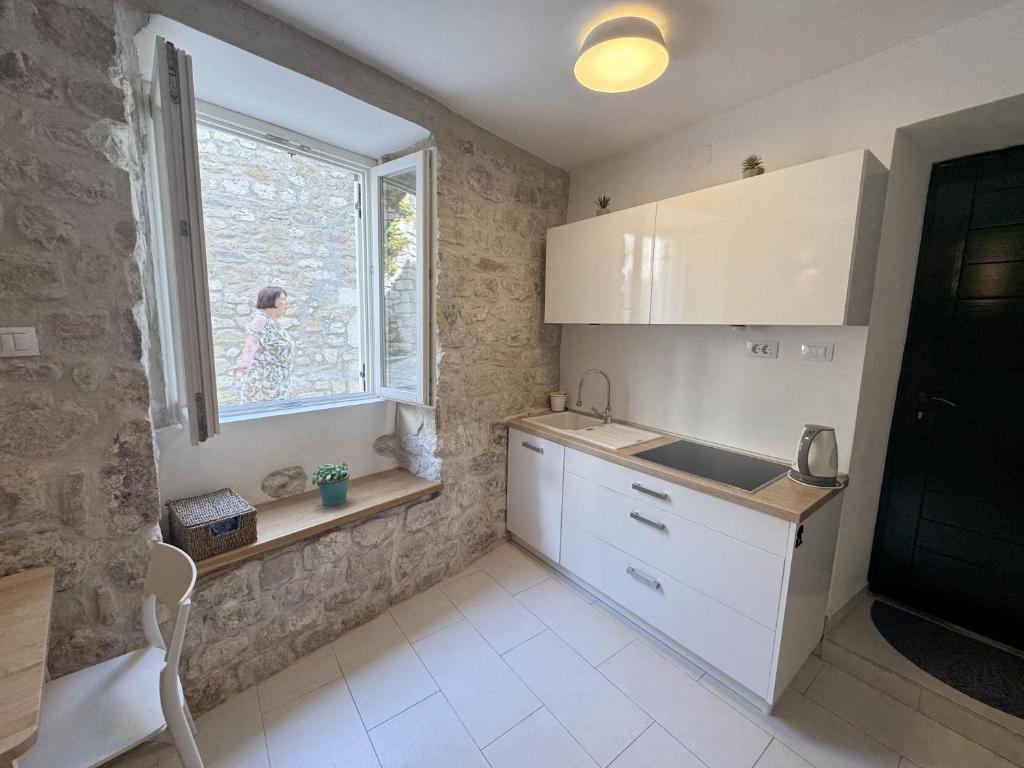 Köök või kööginurk majutusasutuses Studio Appartment & Rooms Old Town