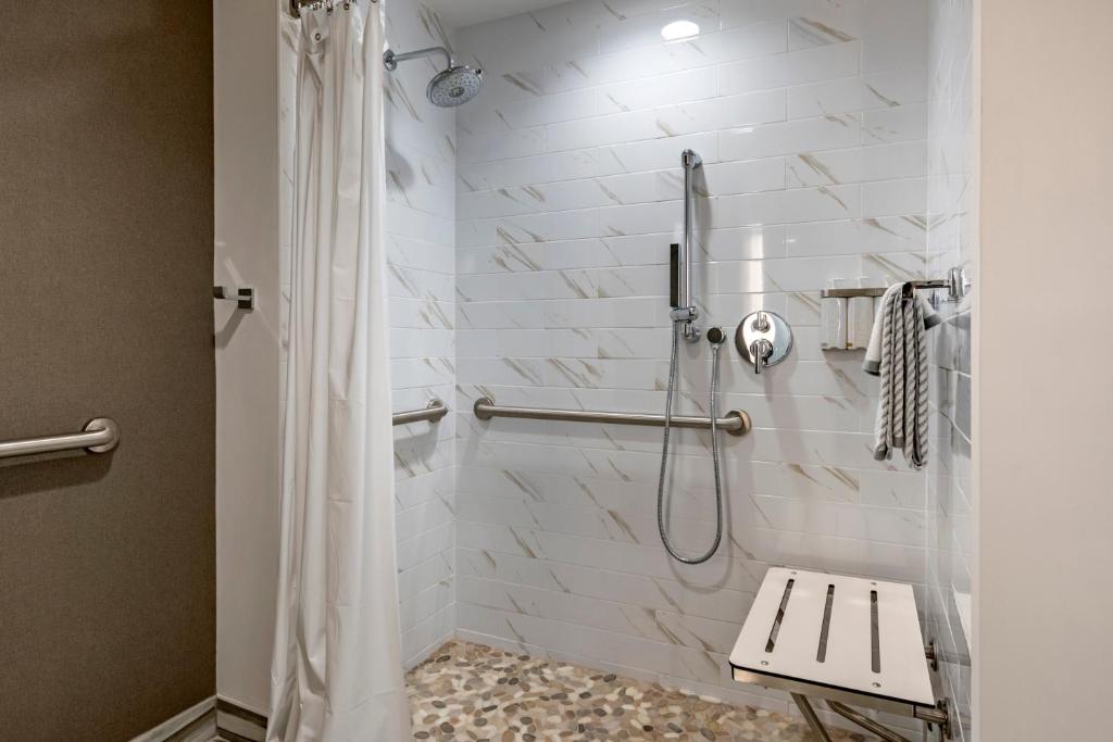 Cambria Hotel Fort Lauderdale Beach - 