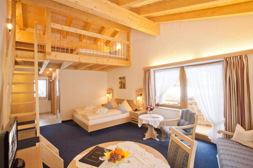 Postel nebo postele na pokoji v ubytování Hotel Landhaus Feldmeier ***S