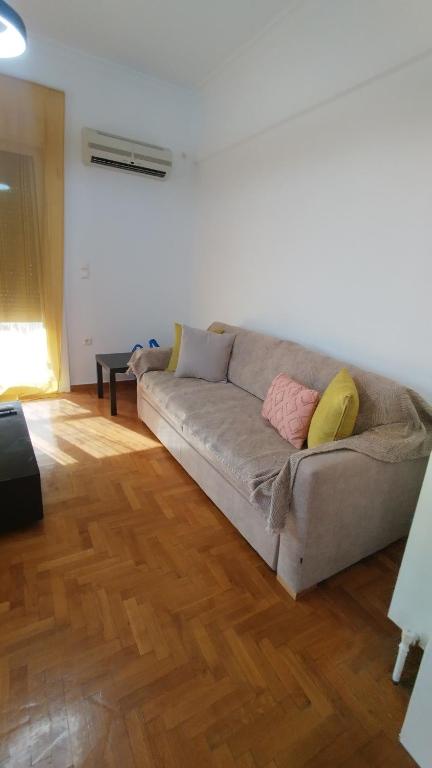 Χώρος καθιστικού στο Doxia's apartment 2 min from Panormou metro, Panormou, Athens