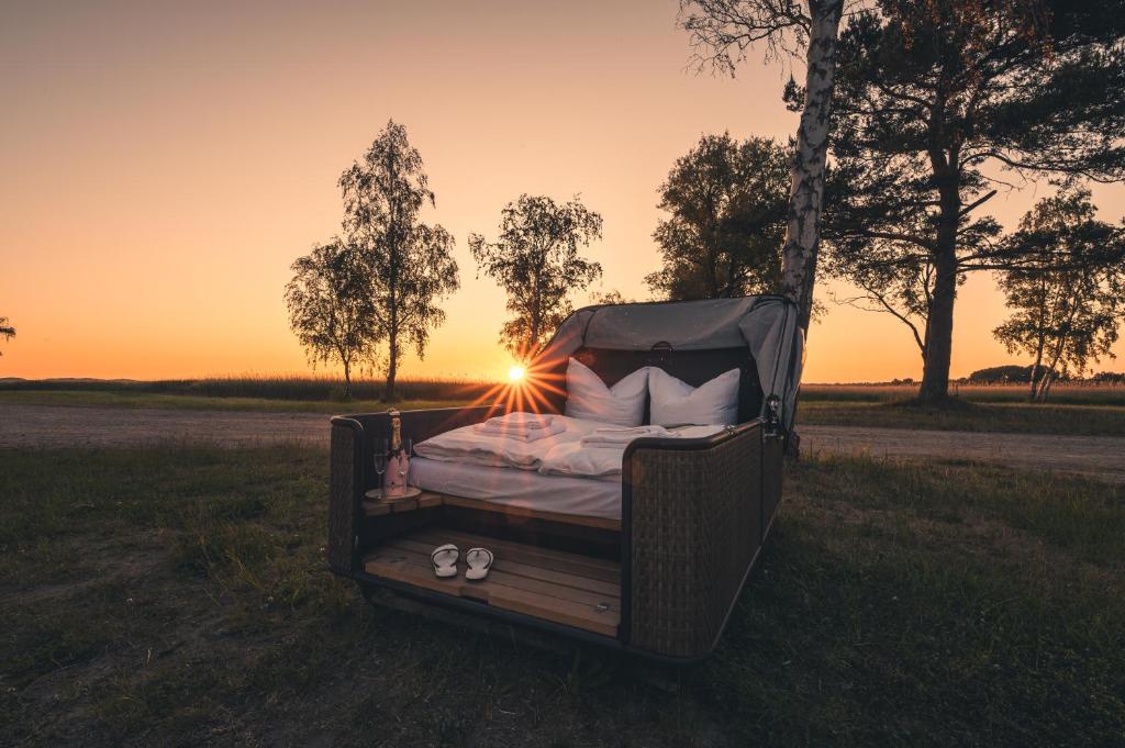 Východ nebo západ slunce při pohledu z luxury tent nebo okolí