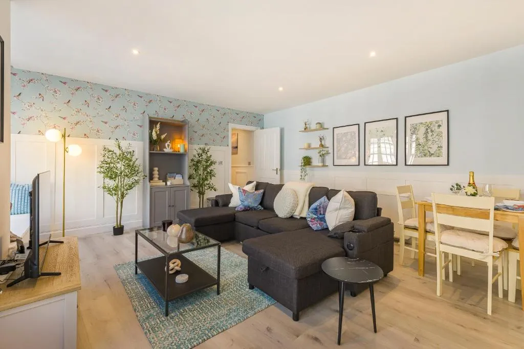 Bartholomews Seaside Serenity - 2BR Flat - Sleeps 4