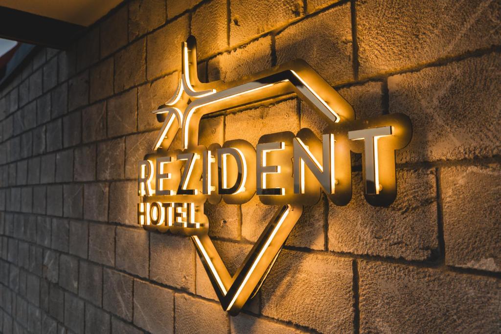 Sijil, anugerah, tanda atau dokumen lain yang dipamerkan di Hotel Rezident
